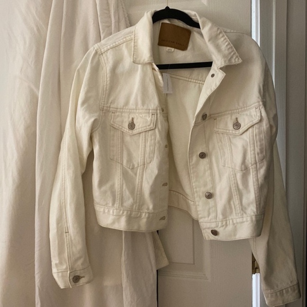 Distressed American eagle jean jacket, great condition, has original tag